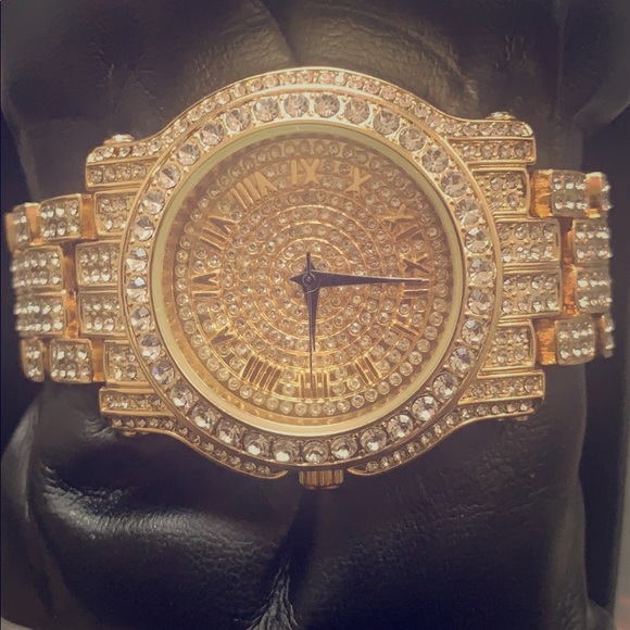 Gold watch prices on gold went up - Picture 1 of 2